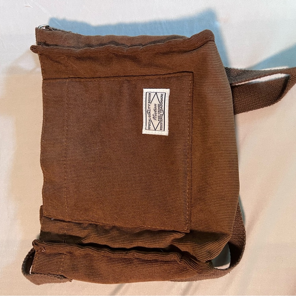 Brown Messenger Bag with Soft Fabric and Practical Design